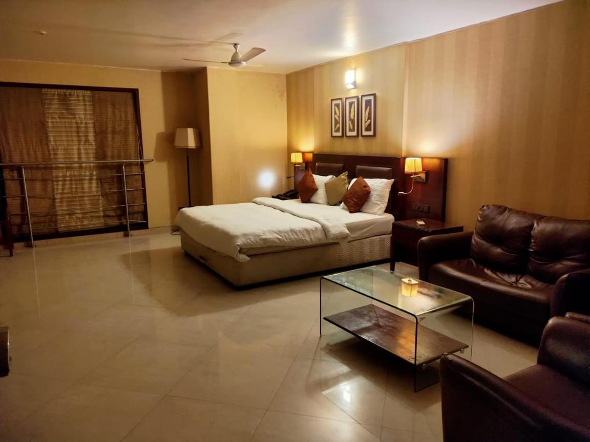 Hotel Rk Regency Ahmedabad Buitenkant foto